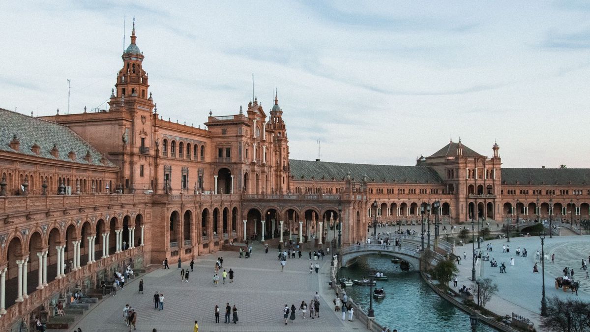 Requisitos para viajar a España desde Ecuador 2026: visa, dinero, seguro y eSIM